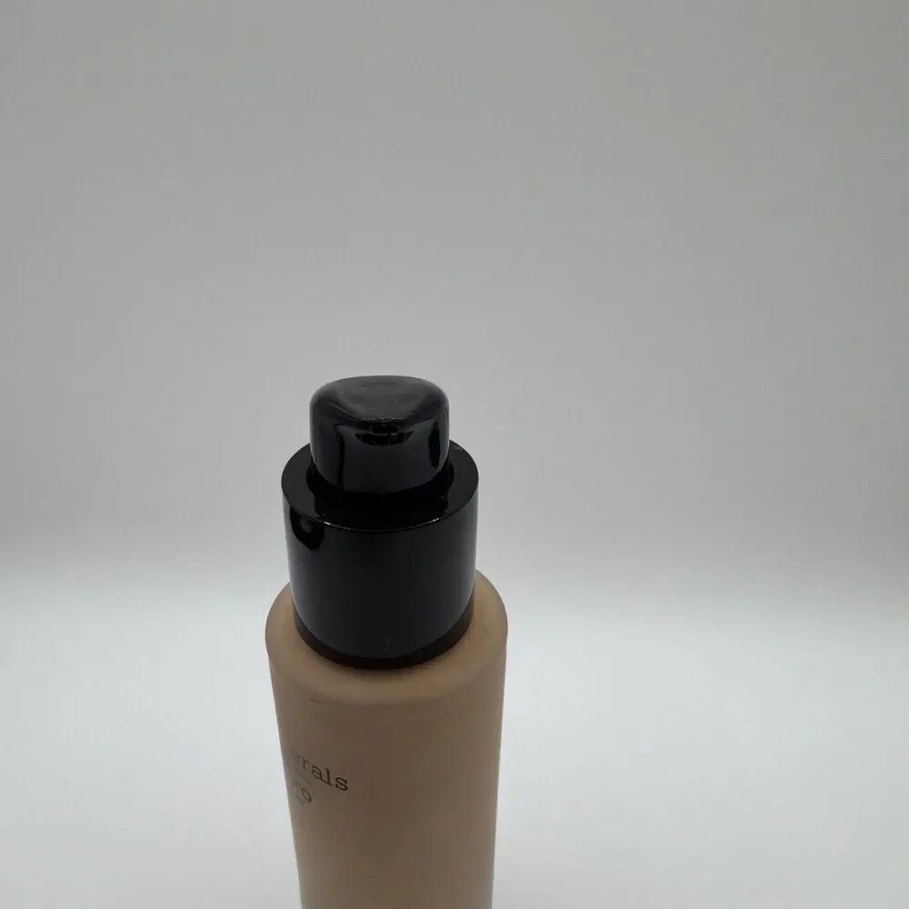bareMinerals BAREPRO 24HR MATTE FOUNDATION SPF 20 light 22 warm (Matte) 1 Oz